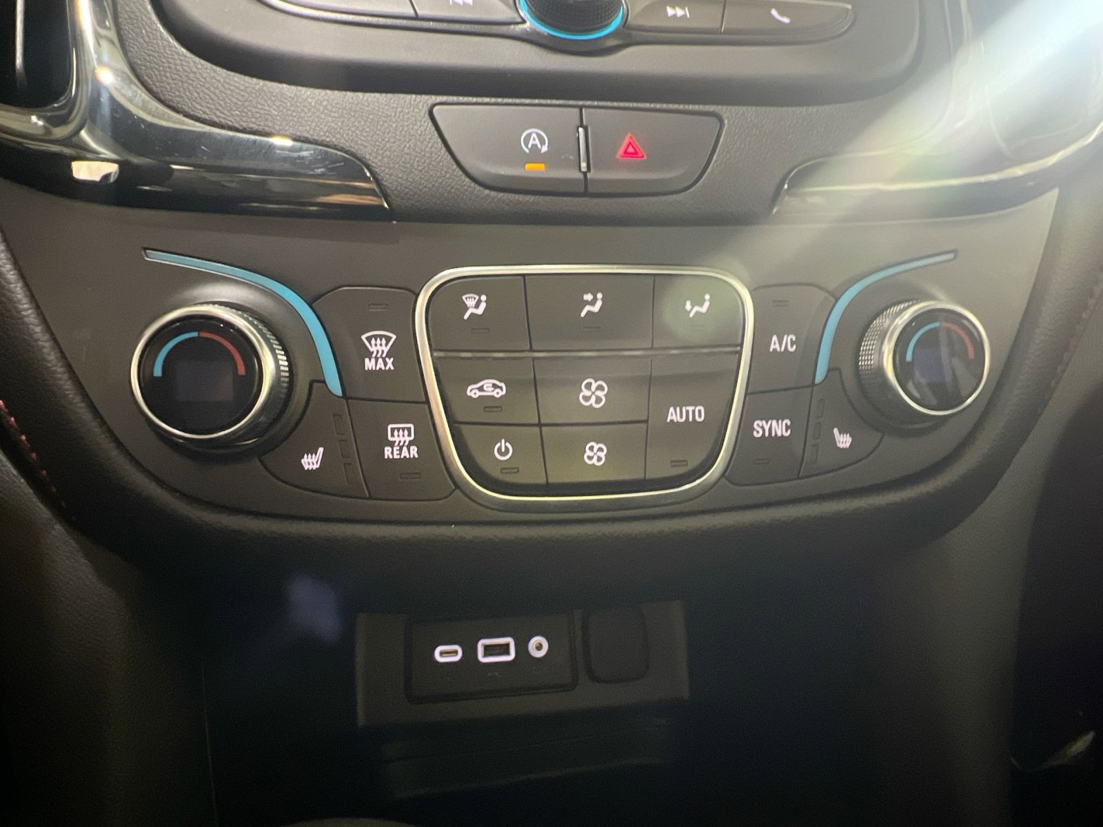 Used 2023 Chevrolet Equinox RS image 19