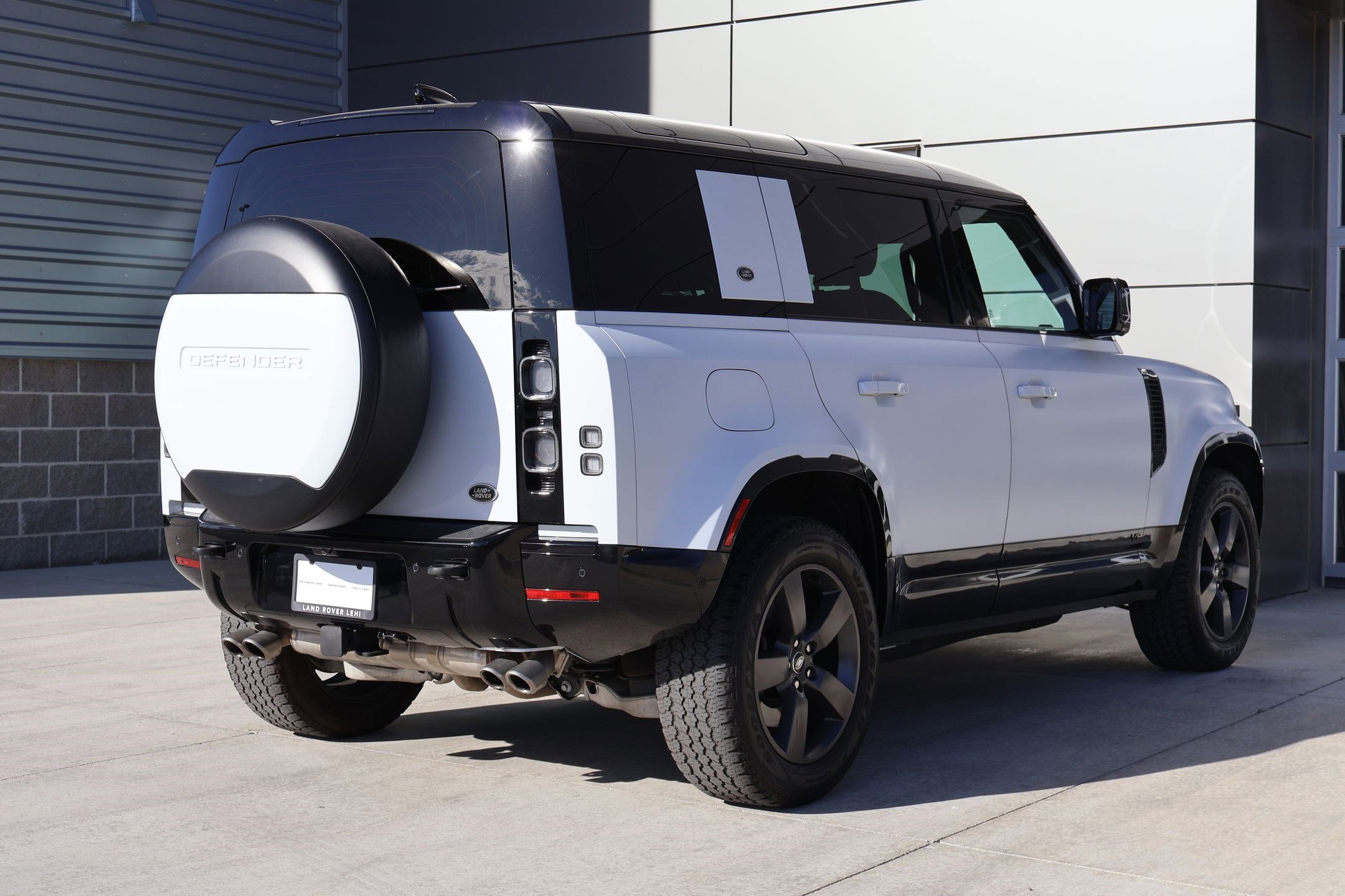 Certified 2023 Land Rover Defender 110 V8 image 7