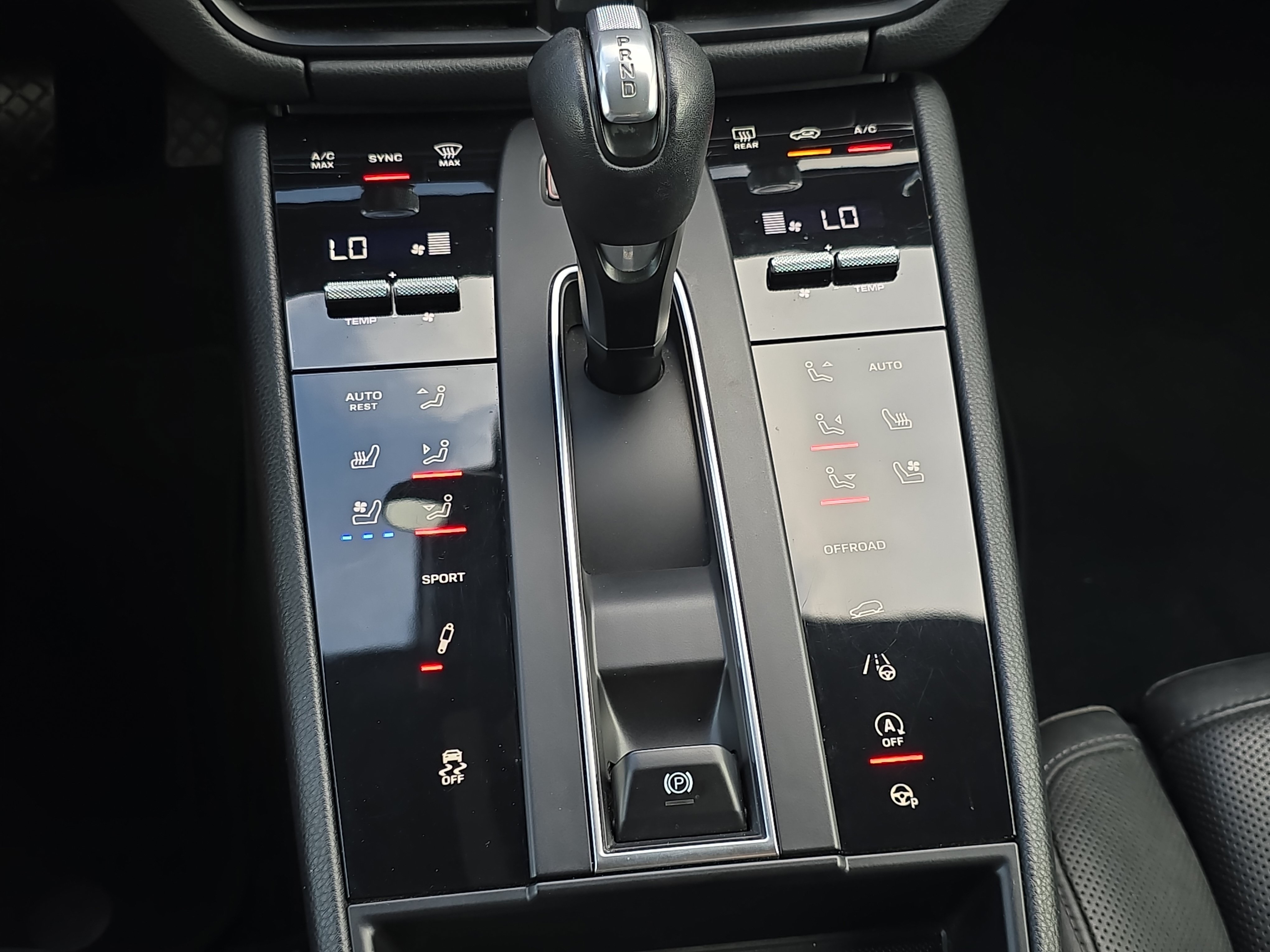 Used 2022 Porsche Macan AWD/4WD image 23