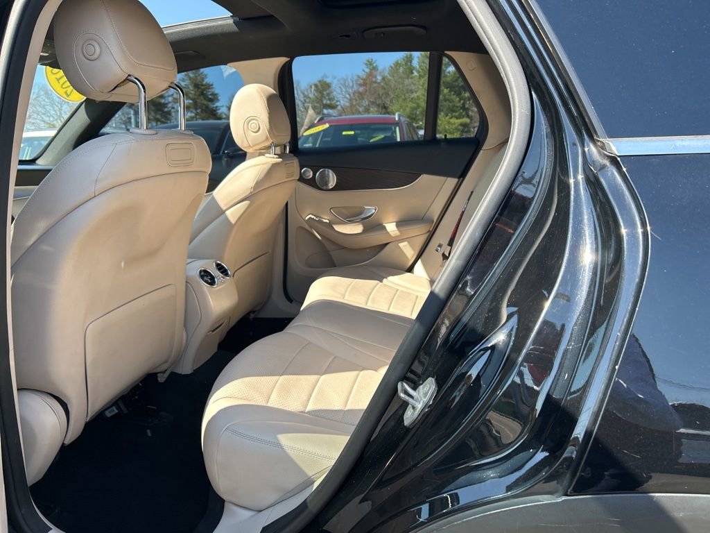 Used 2018 Mercedes-Benz GLC 300 4MATIC image 25