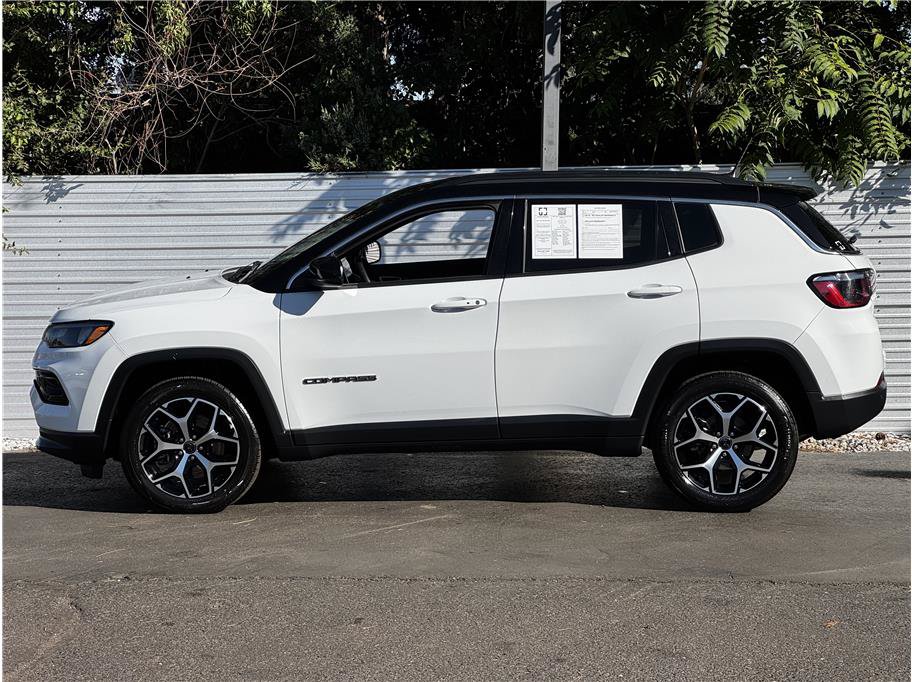 Used 2025 Jeep Compass Limited AWD/4WD image 9