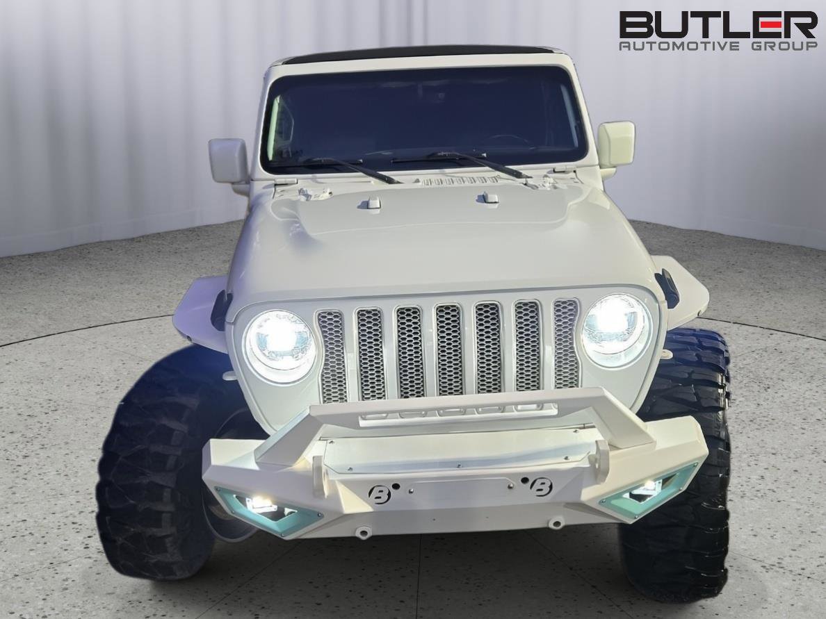 Used 2019 Jeep Wrangler Unlimited Sahara image 3