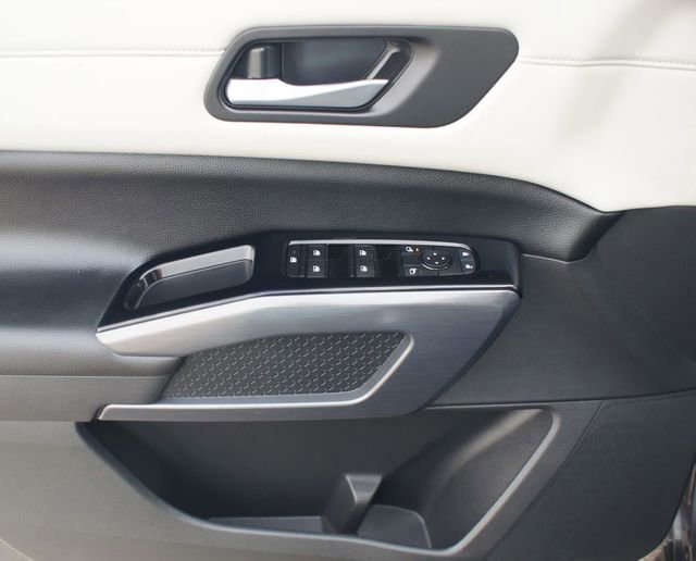 Used 2024 Nissan Pathfinder SL image 17