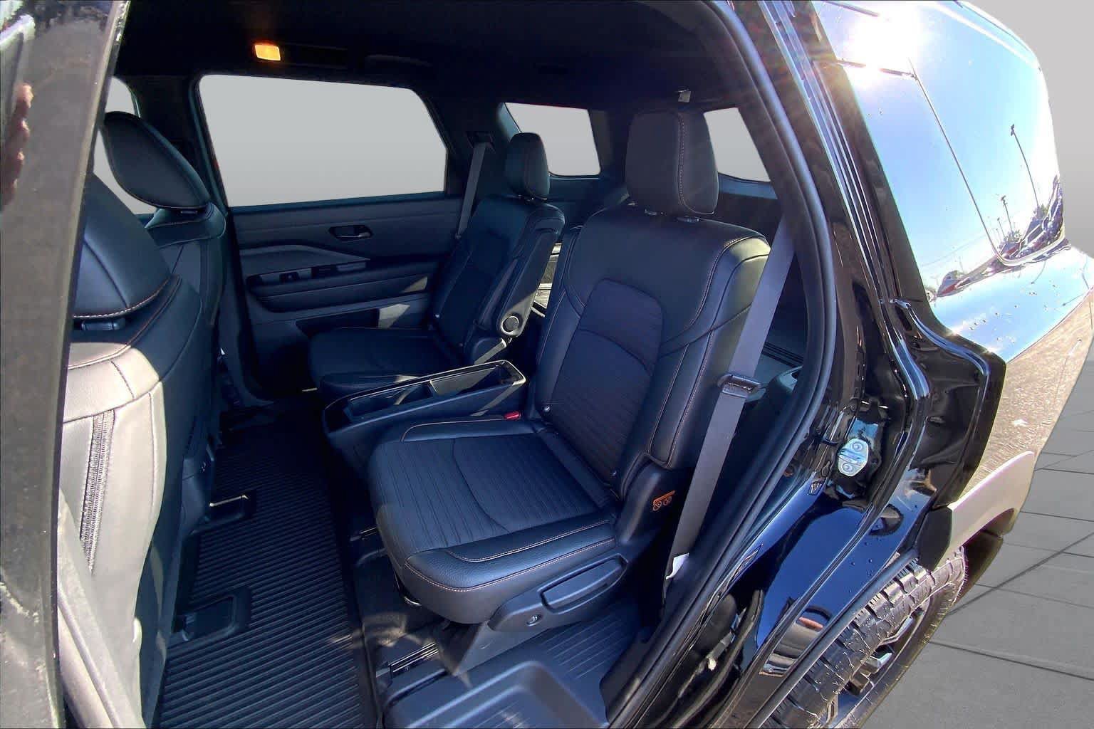 Used 2025 Nissan Pathfinder Rock Creek AWD/4WD image 21