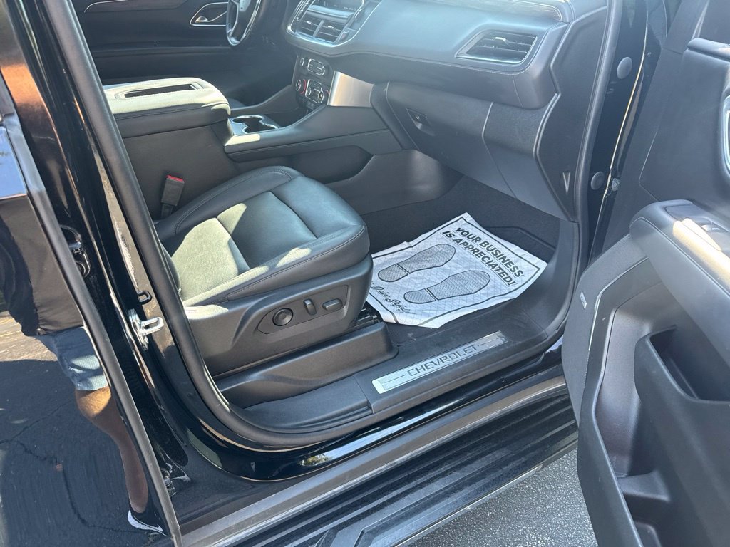 Used 2023 Chevrolet Suburban LT RWD image 15
