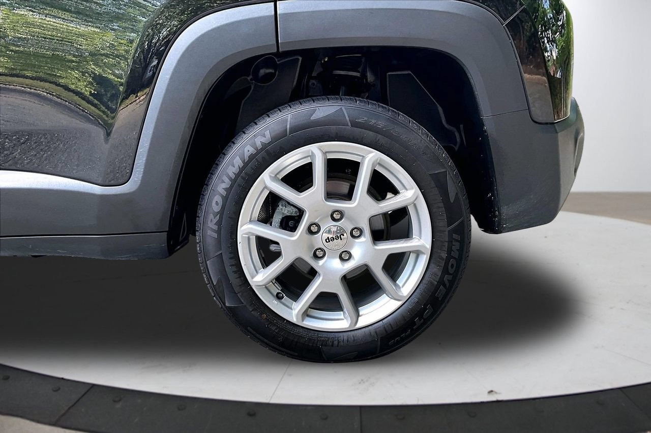 Certified 2022 Jeep Renegade Latitude AWD/4WD image 34
