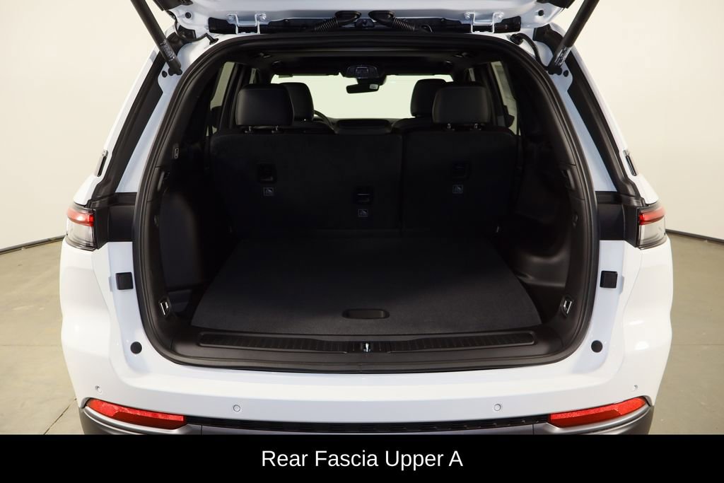 New 2026 Jeep Grand Cherokee Laredo image 18