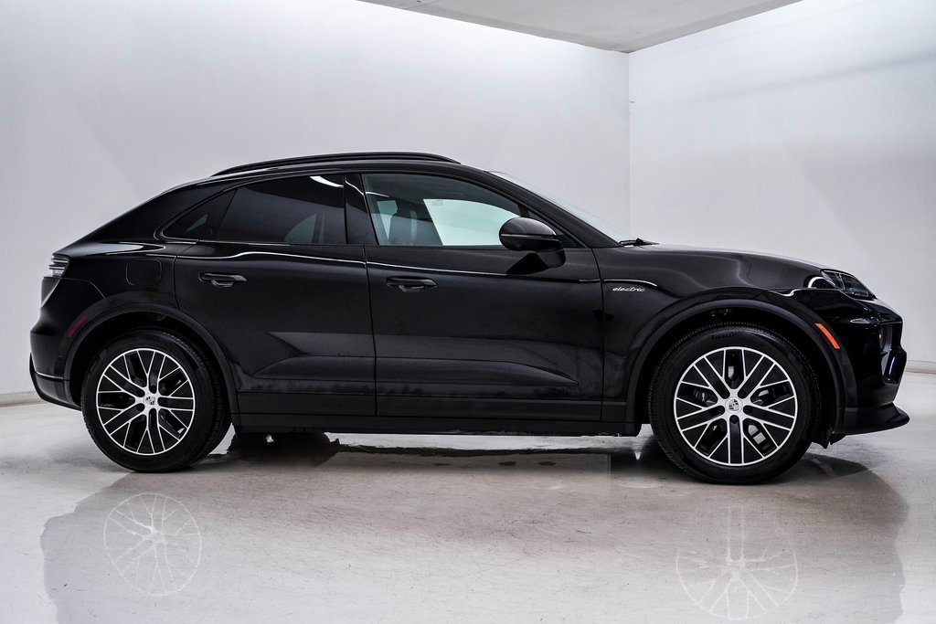 Certified 2025 Porsche Macan Electric image 9