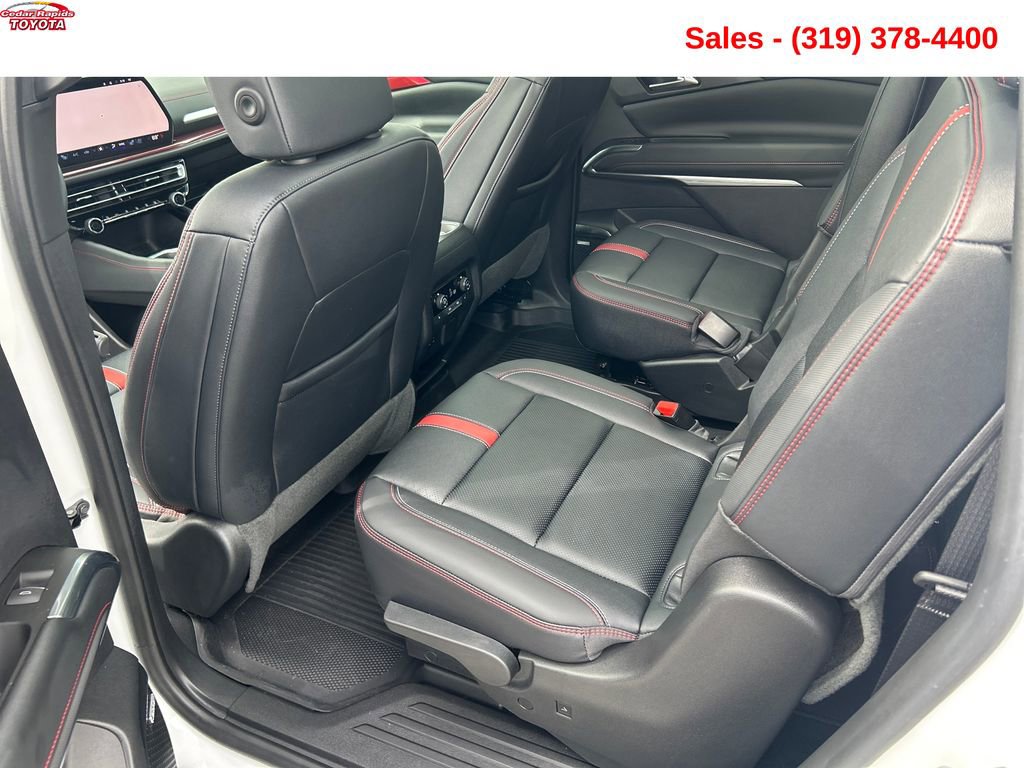 Used 2024 Chevrolet Traverse RS image 23