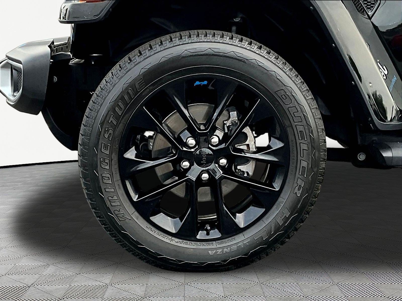 Used 2023 Jeep Wrangler Unlimited Sahara w/ Cold Weather Group AWD/4WD image 34