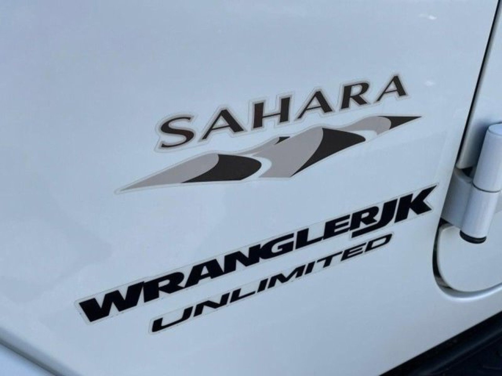 Used 2018 Jeep Wrangler Unlimited Sahara w/ Connectivity Group image 3