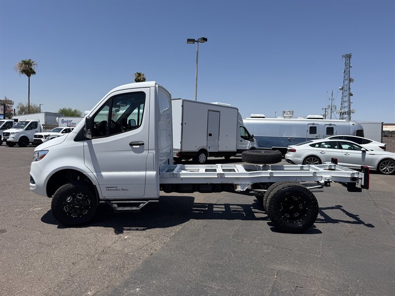 Used 2023 Mercedes-Benz Sprinter 3500 image 2