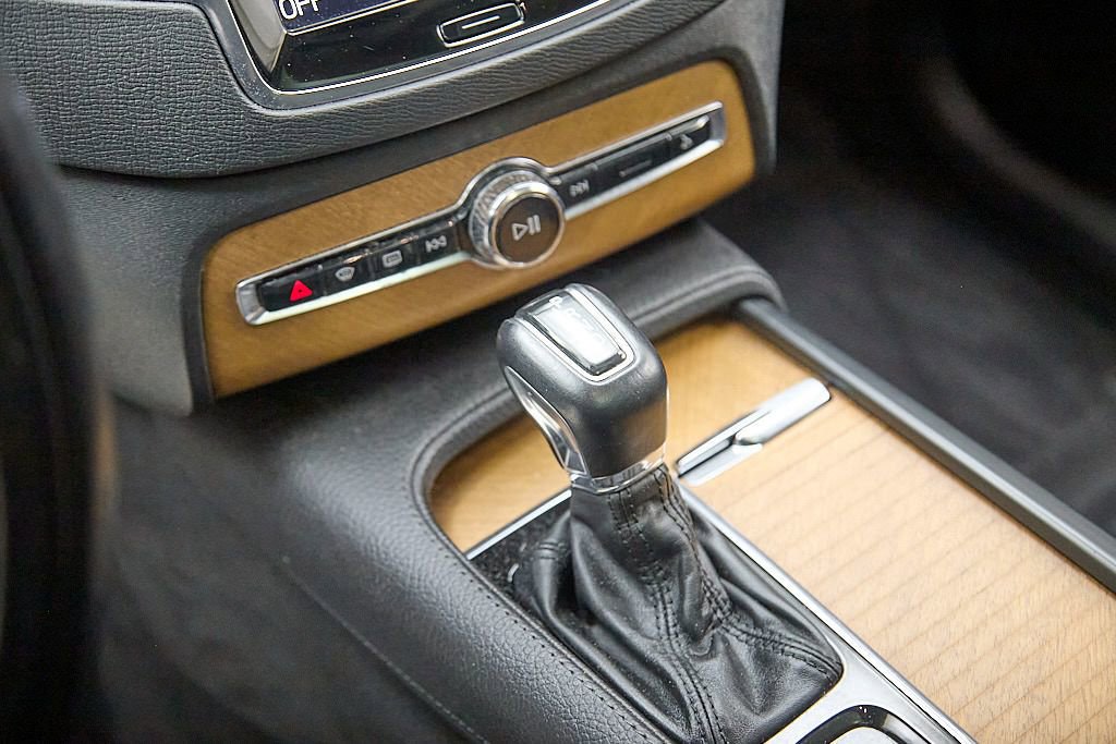 Used 2021 Volvo XC90 T6 Momentum w/ Climate Package image 19