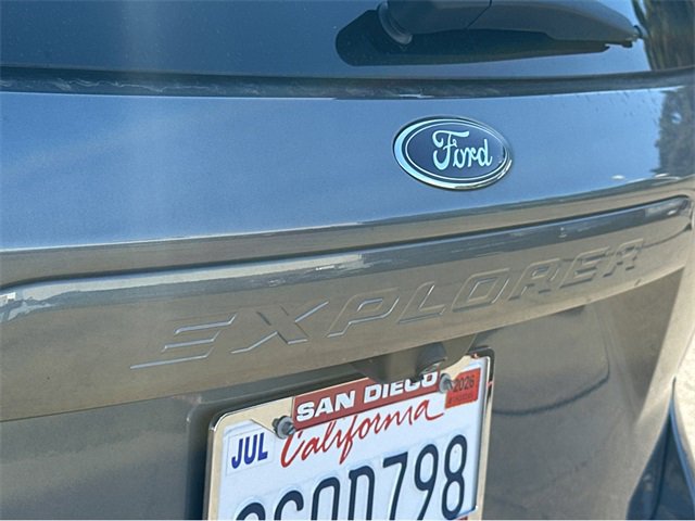 Used 2022 Ford Explorer XLT w/ Equipment Group 202A image 9