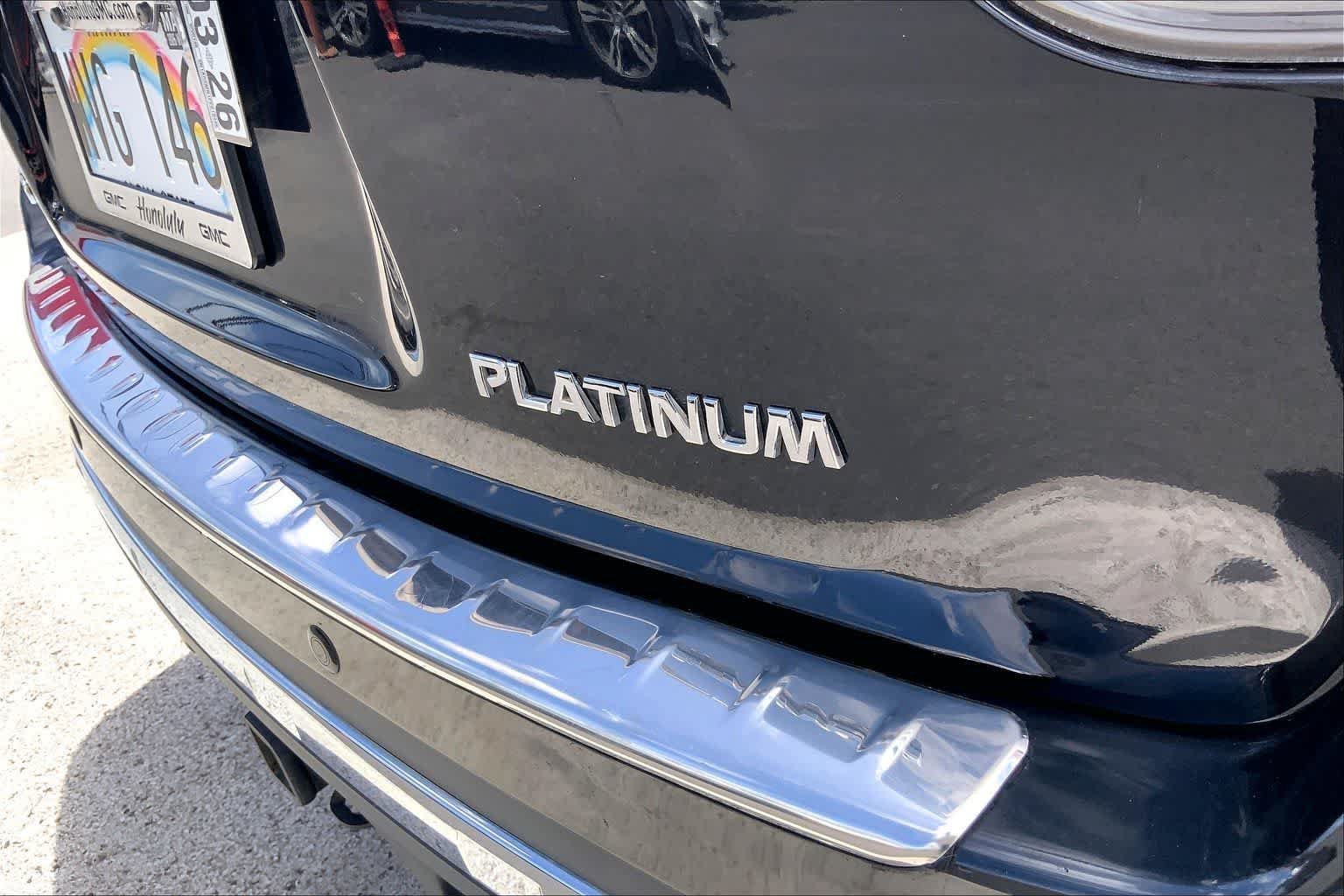 Used 2015 Nissan Pathfinder Platinum w/ Family Entertainment Package FWD image 7