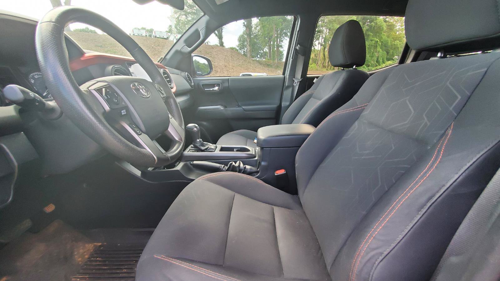 Used 2020 Toyota Tacoma TRD Sport RWD image 3