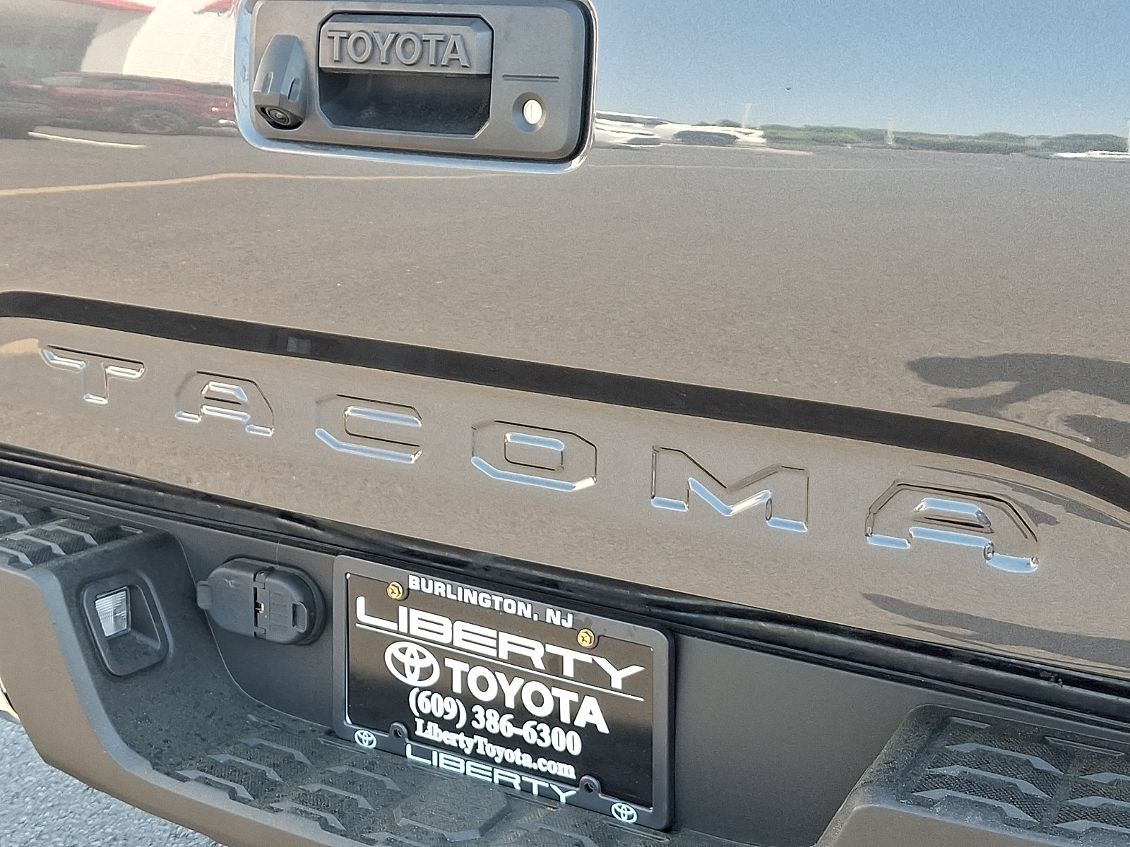 Used 2023 Toyota Tacoma TRD Off-Road AWD/4WD image 30