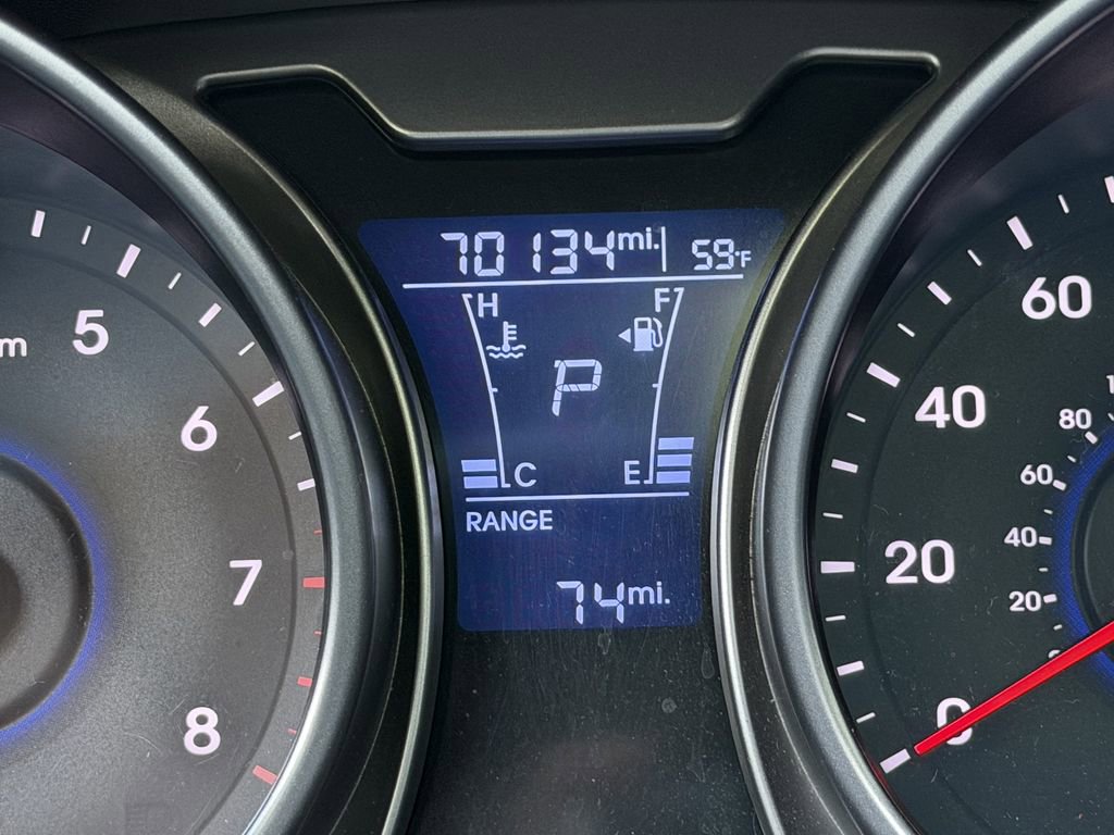 Used 2017 Hyundai Veloster Value Edition FWD image 28