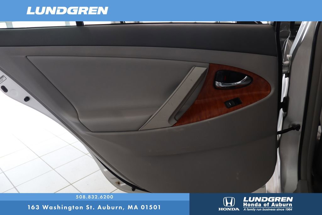 Used 2011 Toyota Camry XLE image 12