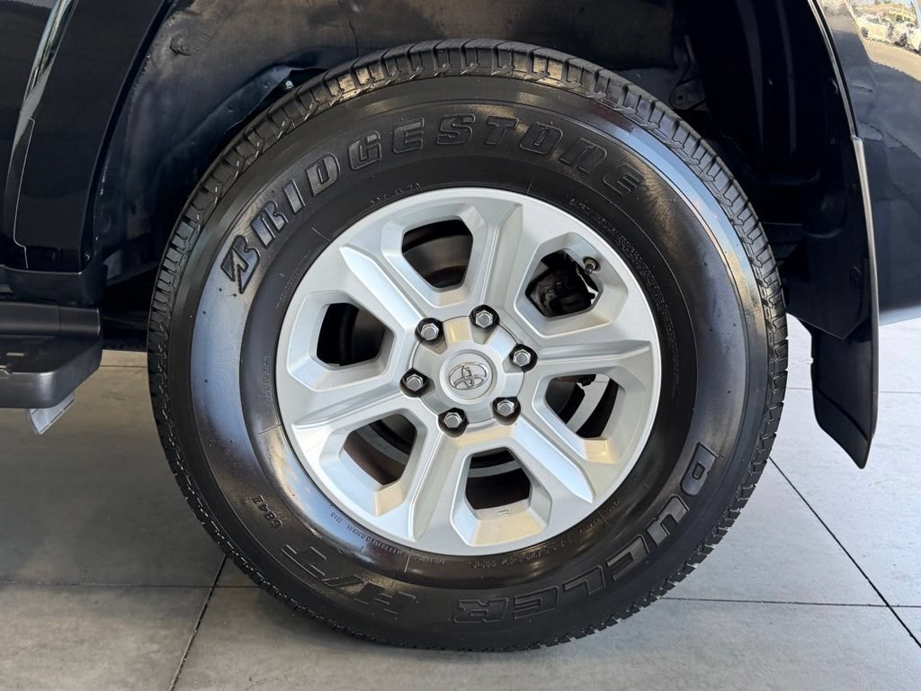 Used 2021 Toyota 4Runner SR5 AWD/4WD image 17