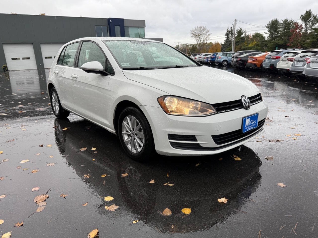 Used 2015 Volkswagen Golf S FWD image 4