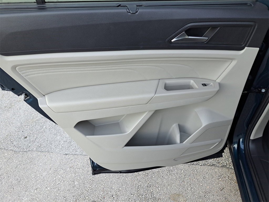 Used 2023 Volkswagen Atlas SE w/ Panoramic Sunroof Package image 11
