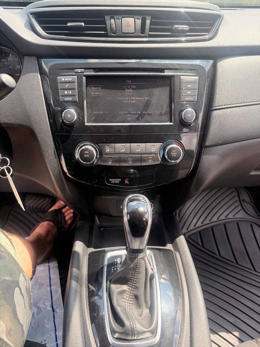 Used 2019 Nissan Rogue S w/ Special Edition Package FWD image 18
