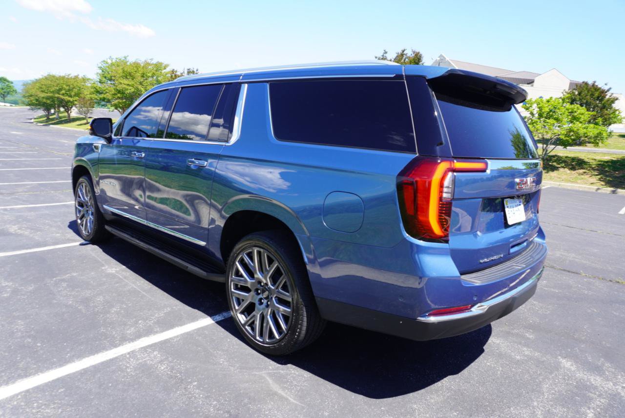 Used 2026 GMC Yukon XL Elevation w/ Elevation Premium Package AWD/4WD image 9