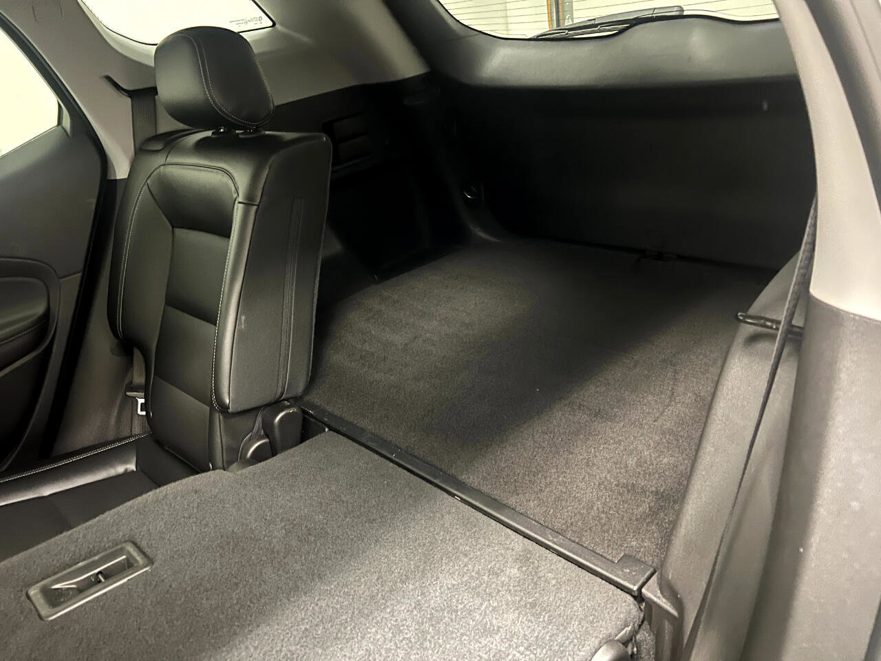 Used 2024 GMC Terrain SLT image 24