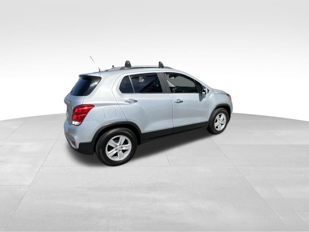 Used 2020 Chevrolet Trax LT w/ LT Convenience Package FWD image 16