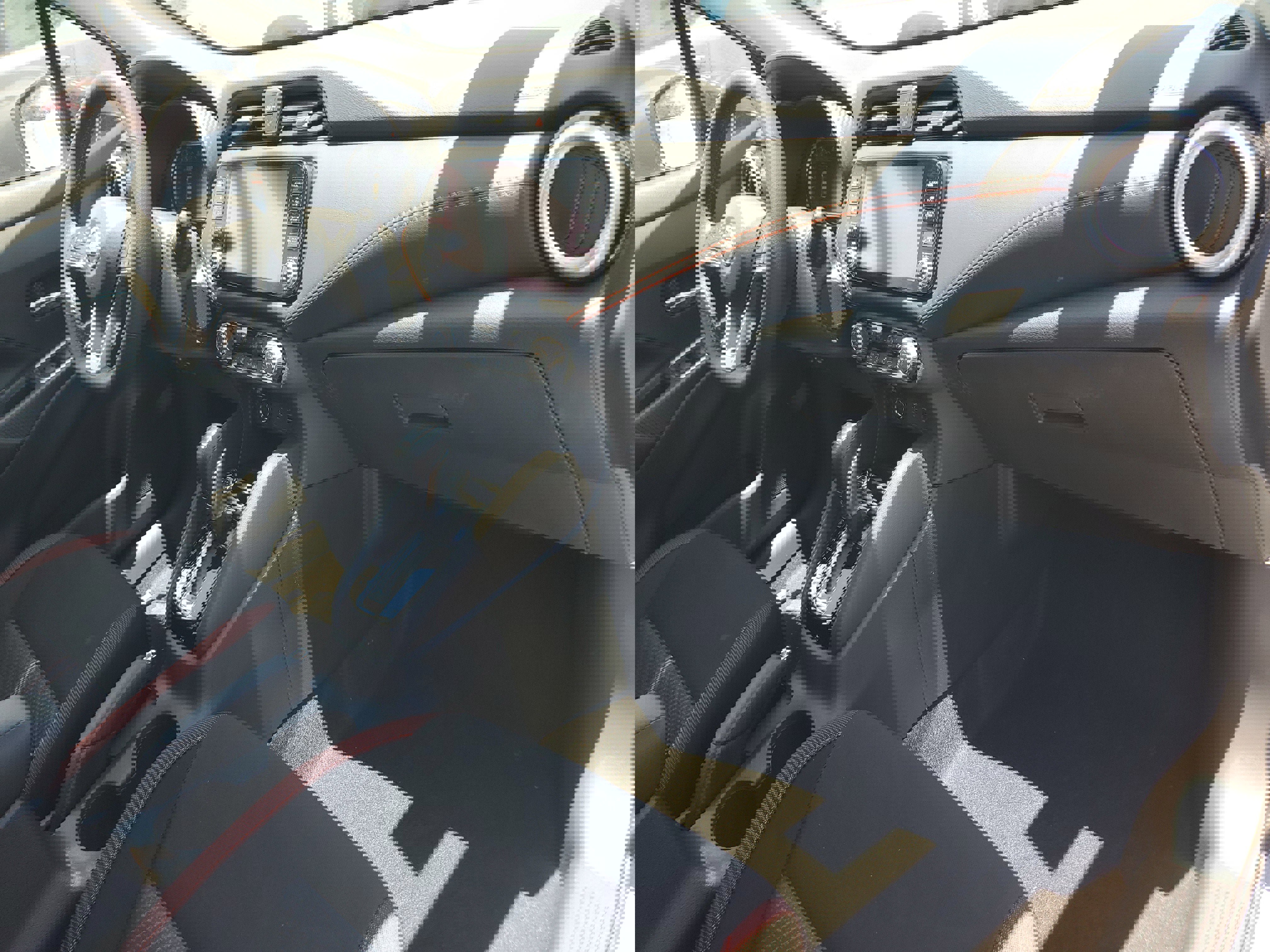 New 2025 Nissan Versa SR w/ Trunk Package image 11