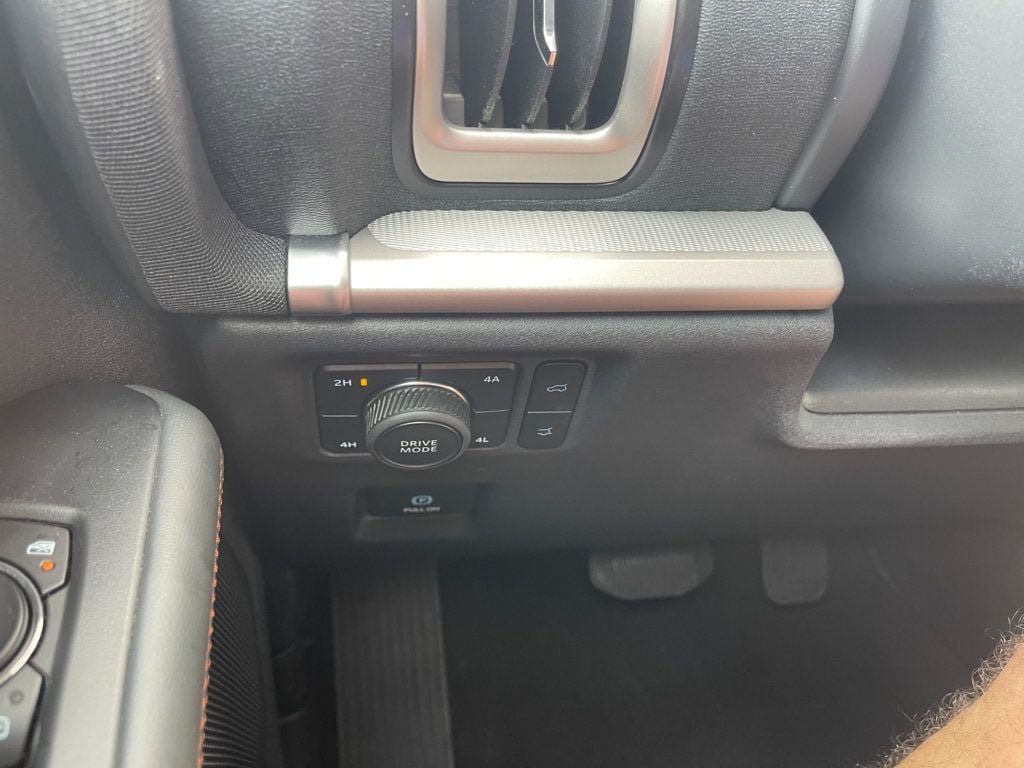 Used 2025 Ford Expedition Active AWD/4WD image 19