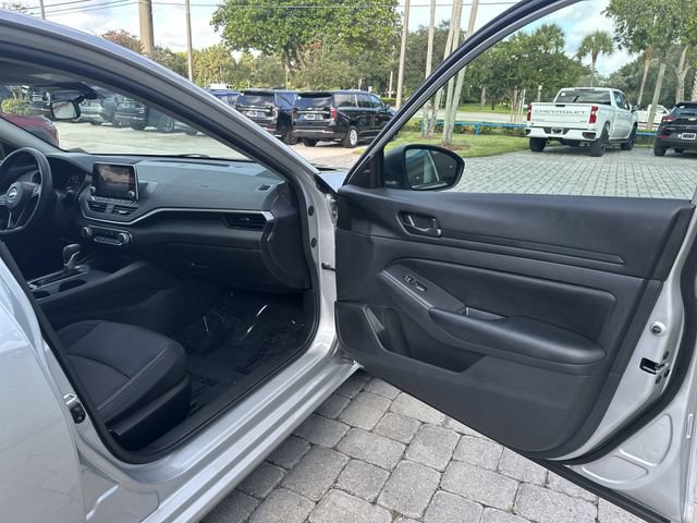 Used 2025 Nissan Altima 2.5 S FWD image 23