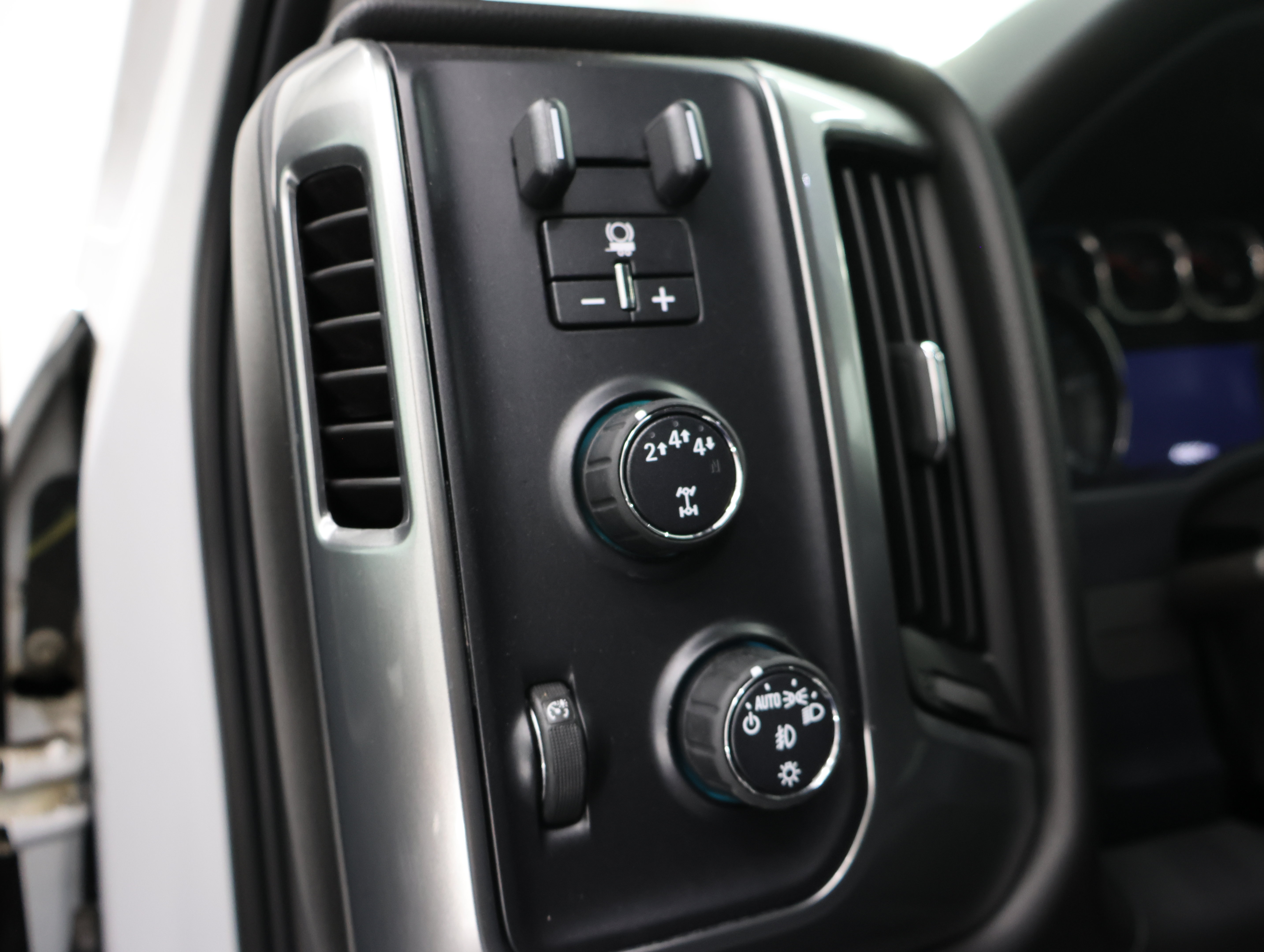 Used 2017 Chevrolet Silverado 2500 LT w/ LT Convenience Package AWD/4WD image 38
