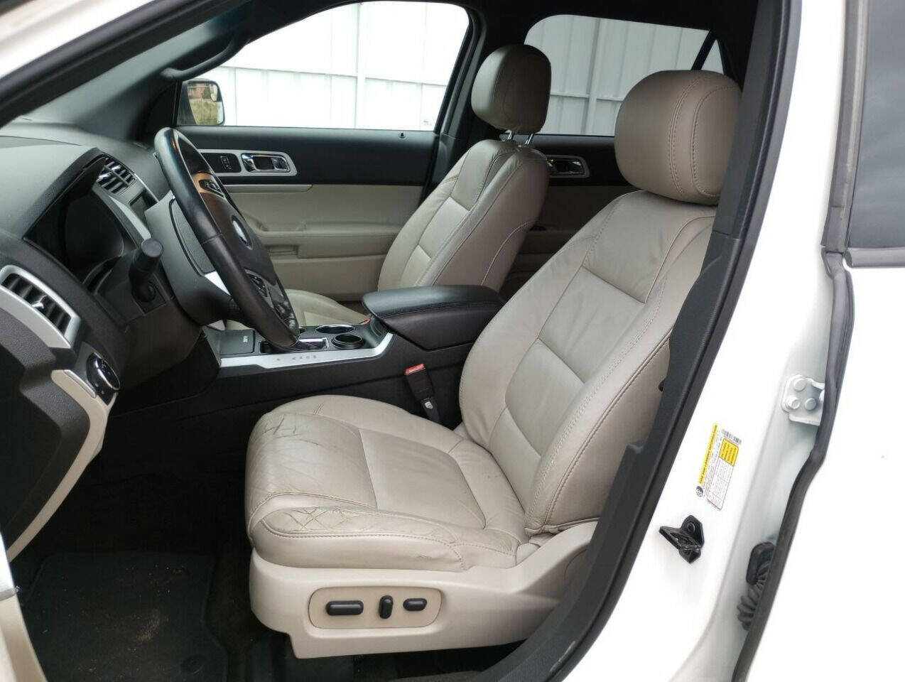 Used 2014 Ford Explorer XLT w/ Equipment Group 202A FWD image 31