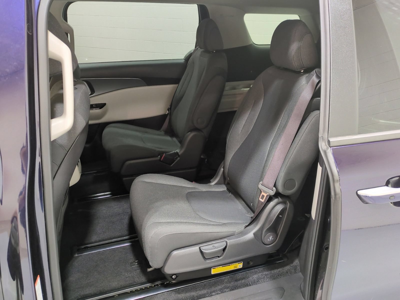 Certified 2024 Kia Carnival LX FWD image 14