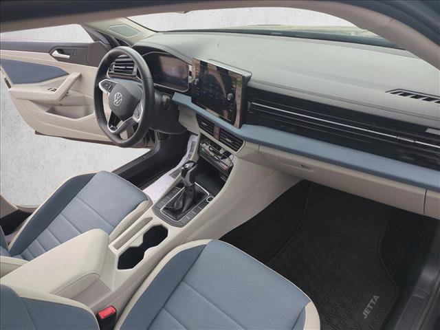 Used 2025 Volkswagen Jetta SE FWD image 21