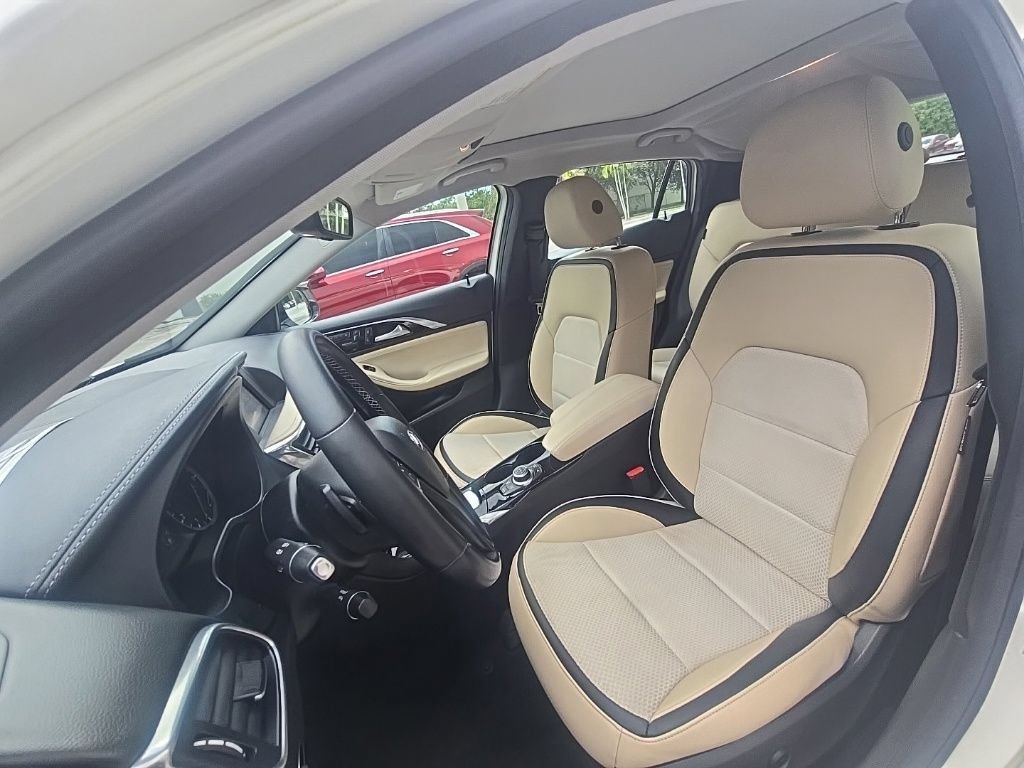 Used 2019 INFINITI QX30 w/ Navigation Package FWD image 16