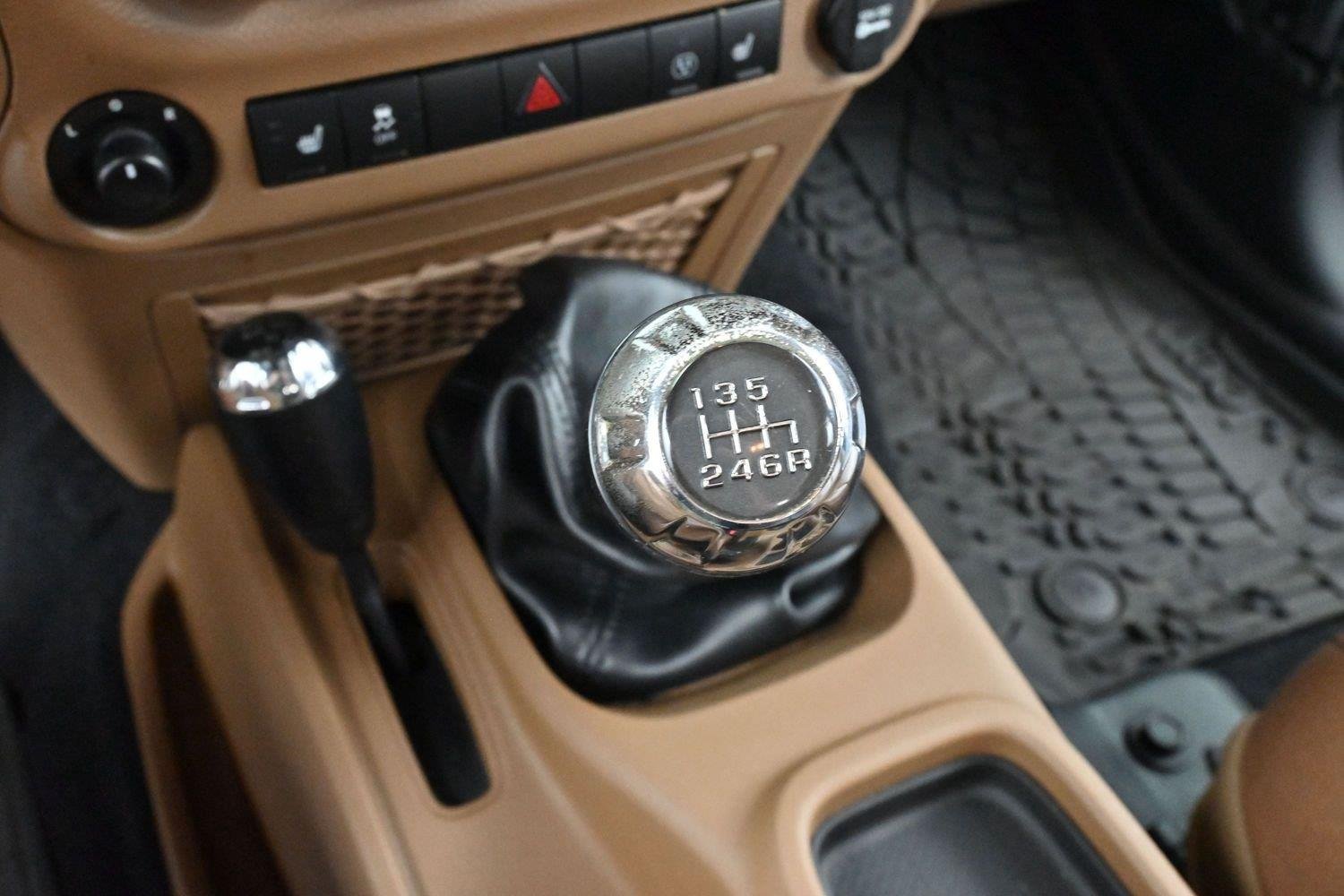 Used 2017 Jeep Wrangler Unlimited Sahara w/ Dual Top Group AWD/4WD image 26