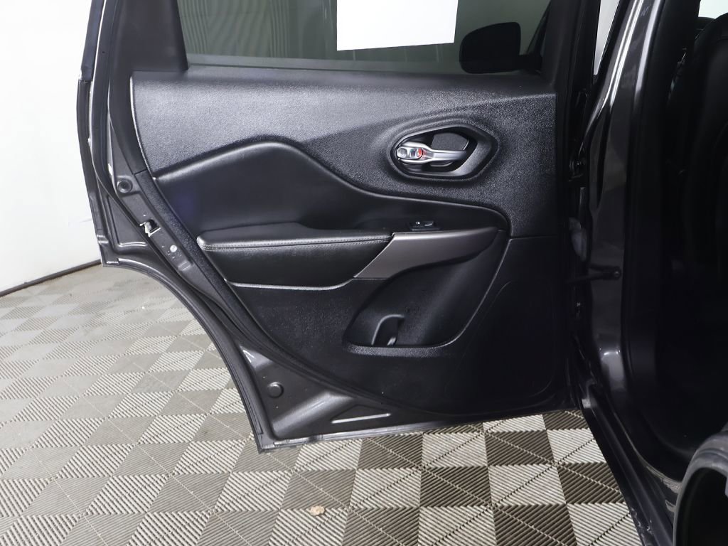 Used 2022 Jeep Cherokee Limited image 24