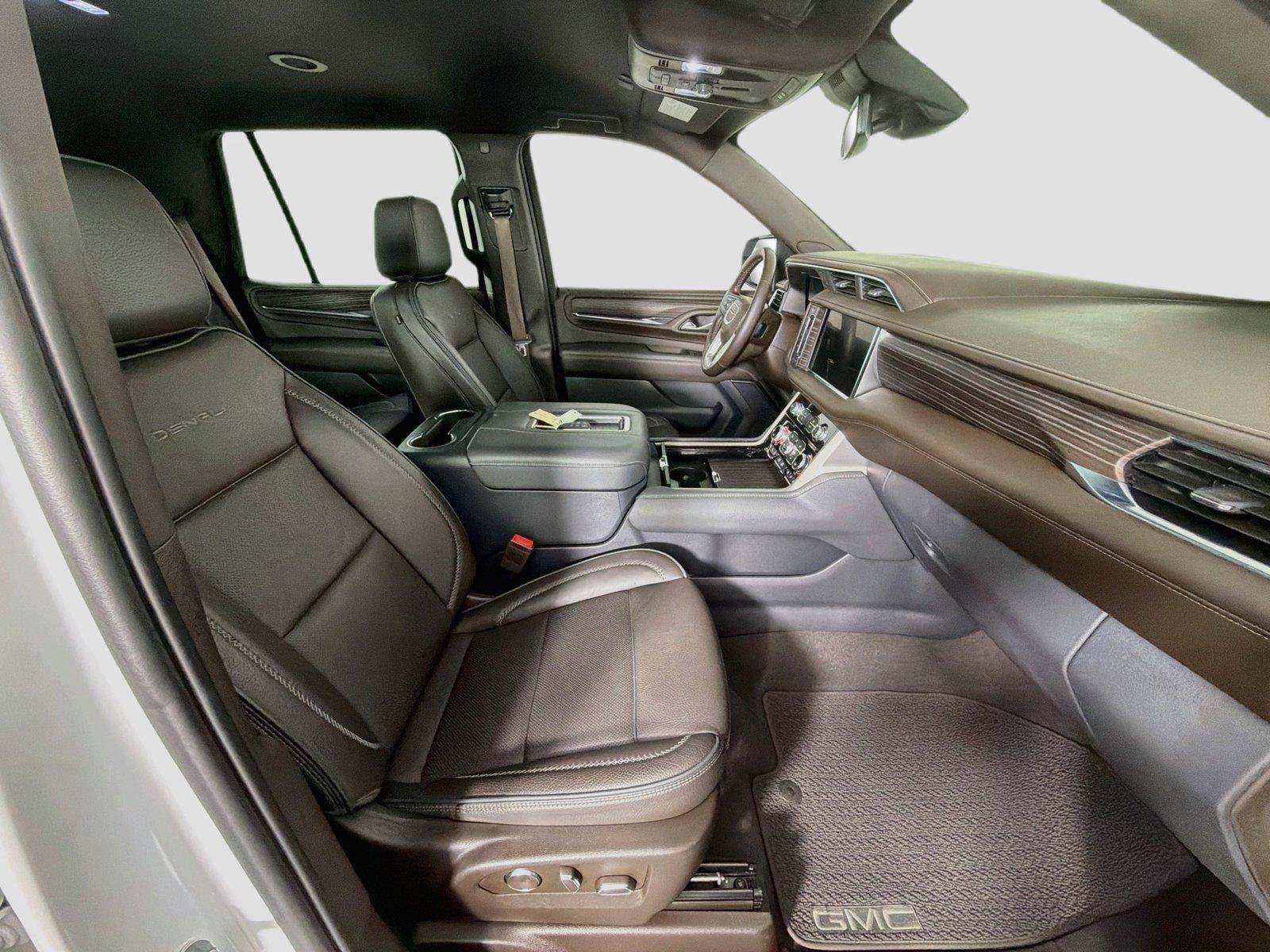 Used 2024 GMC Yukon Denali AWD/4WD image 30