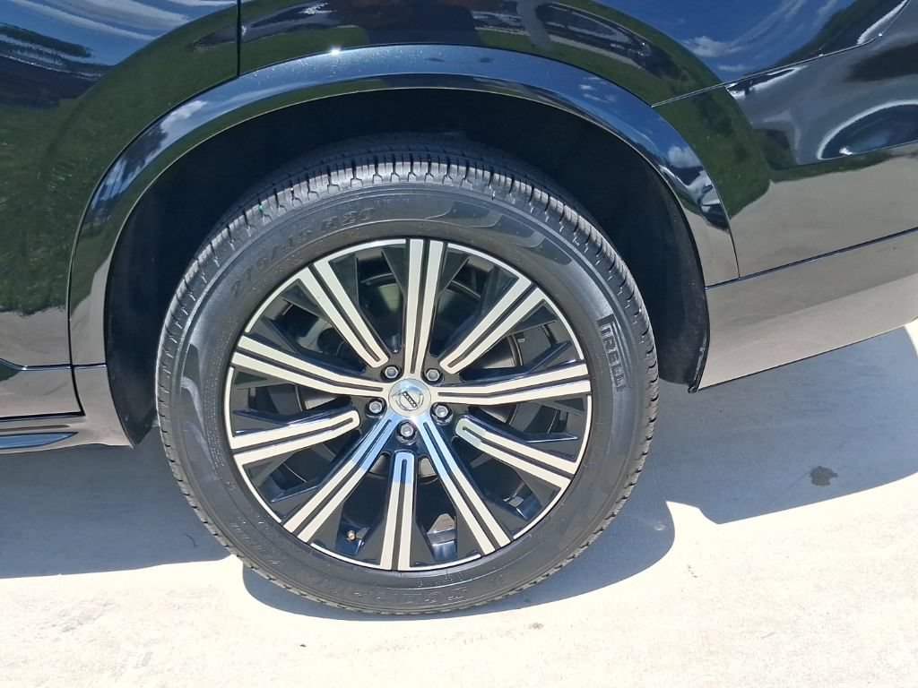 Certified 2025 Volvo XC90 B5 Core w/ Protection Package Premier AWD/4WD image 4