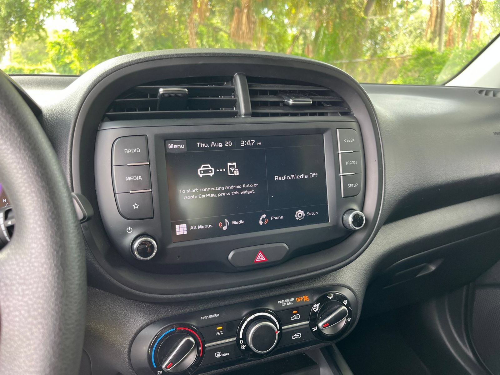 Used 2025 Kia Soul LX w/ LX Technology Package FWD image 16