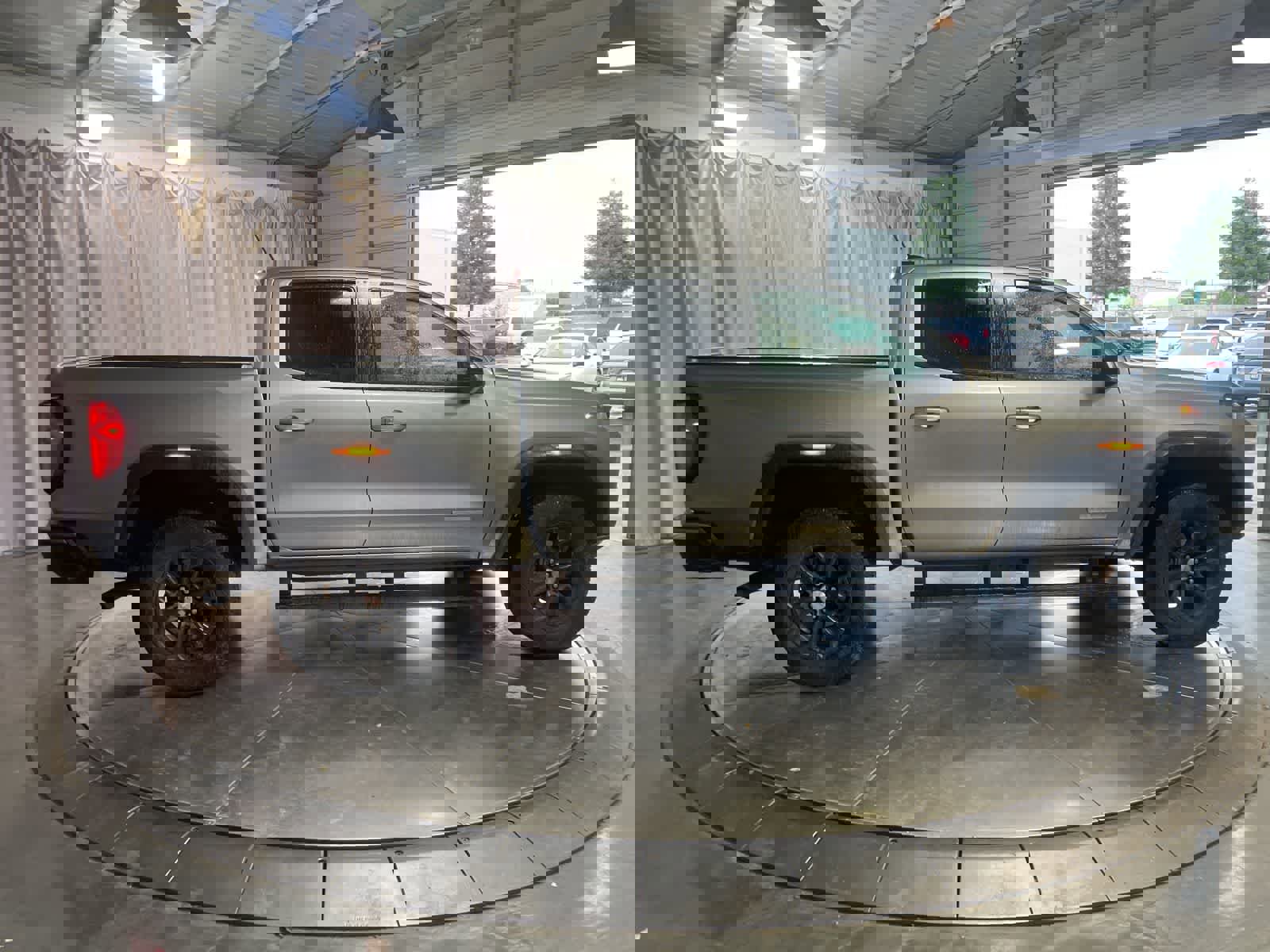 Used 2023 GMC Canyon Elevation image 3