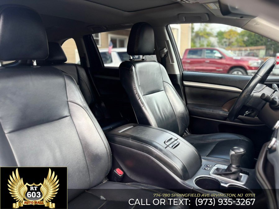 Used 2017 Toyota Highlander XLE AWD/4WD image 16
