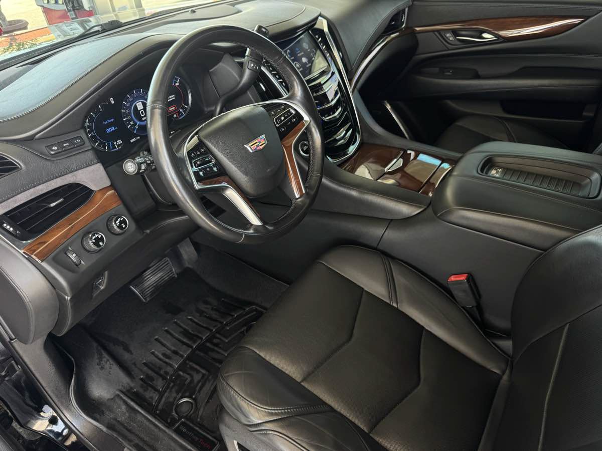 Used 2019 Cadillac Escalade ESV Premium Luxury AWD/4WD image 15