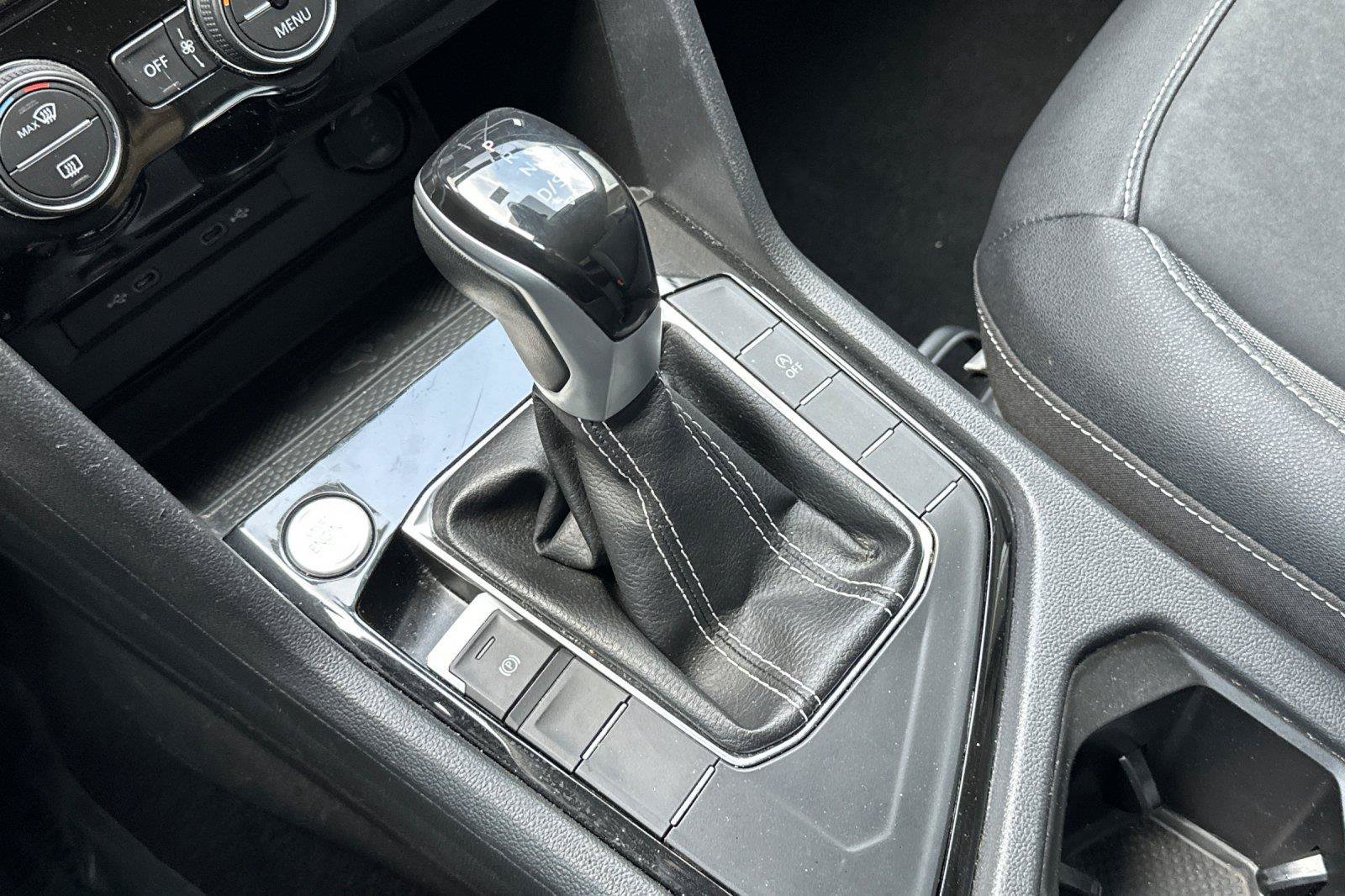 Certified 2024 Volkswagen Taos SE FWD image 20