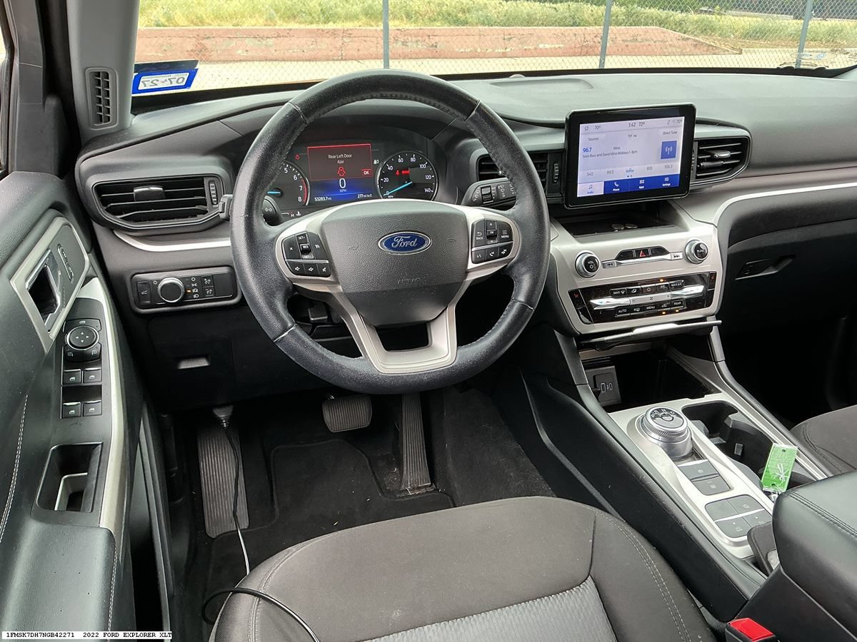 Used 2022 Ford Explorer XLT RWD image 9