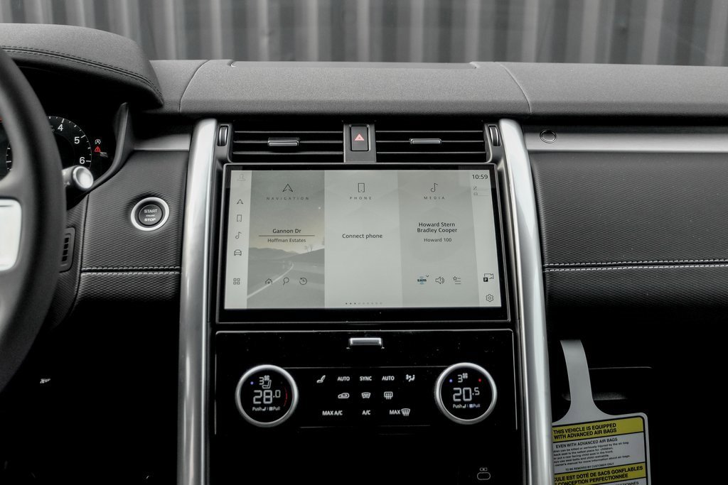 Used 2025 Land Rover Discovery Dynamic SE image 18