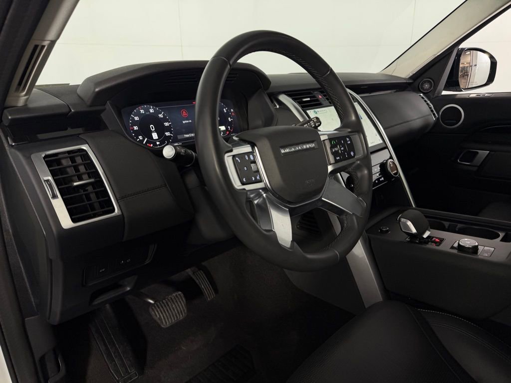 Used 2024 Land Rover Discovery S image 21